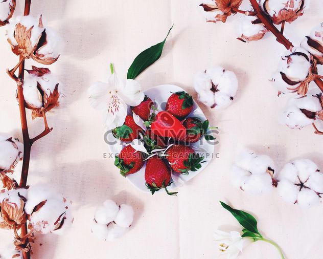Strawberries and cotton flowers - Free image #136571