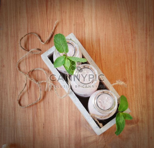 Milk and mint on wooden background - image #136661 gratis