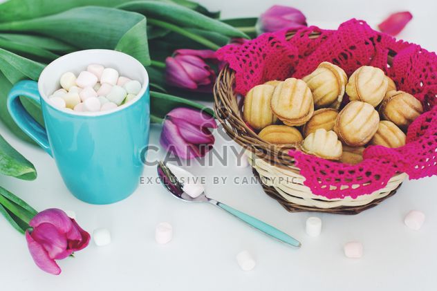 Cookies, marshmallows and tulips - image #182701 gratis