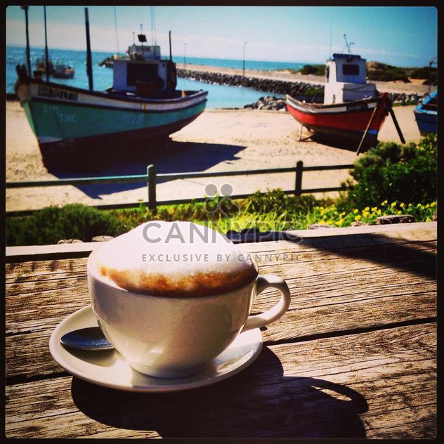 Cup of hot cappuchino and view on the ocean - image gratuit #183401 