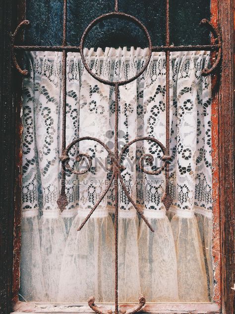 Iron bars on window, closeup view - image #183801 gratis