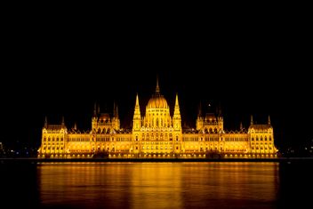Budapest parliament at night - image #186231 gratis