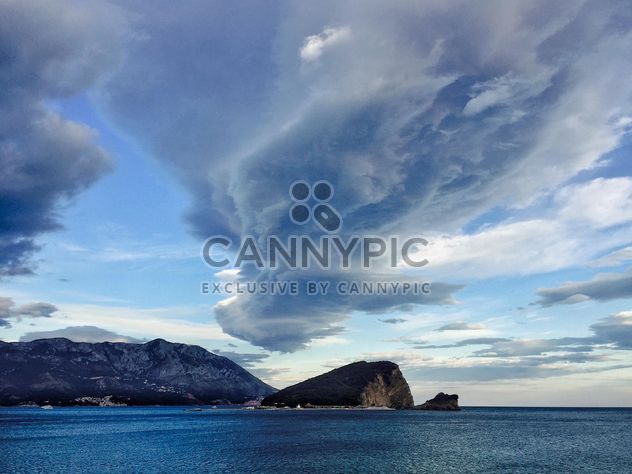 Seascape under cloudy sky - Free image #186891
