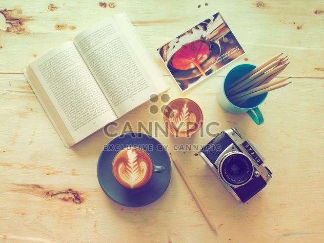 Coffee, old camera and book on wooden background - Kostenloses image #186951