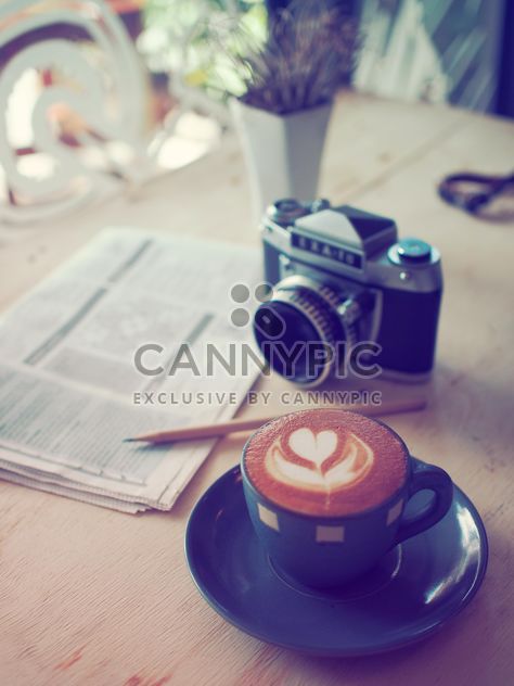 Cup of latte, retro camera and newspaper - бесплатный image #187001