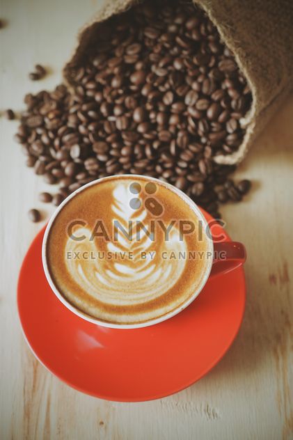 Cup of latte with art and coffee beans - image gratuit #187111 