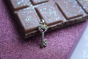 Decorative key and chocolate - Free image #187391