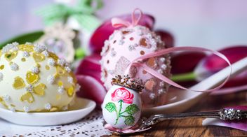Painted Easter egg in spoon - image #187581 gratis