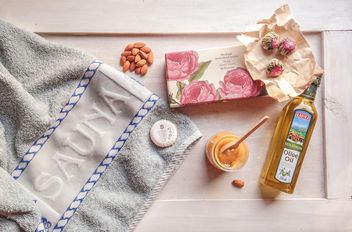 in my bag when I go to the sauna. towel, soap, almonds, honey, olive oil - image gratuit #198931 