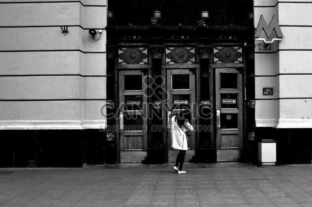 Girl at entrance to Moscow subway - image gratuit #200731 