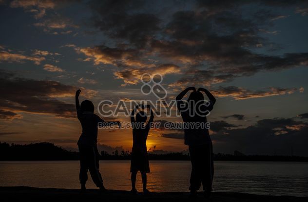 Silhouettes at sunset - Kostenloses image #271921