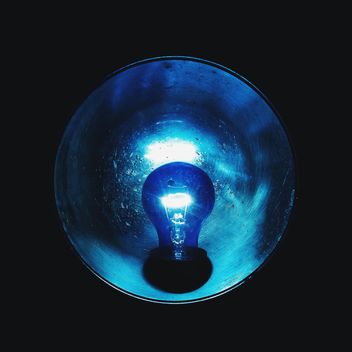 Light of blue lamp bulb - image #272231 gratis