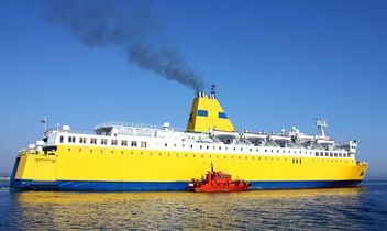 Yellow ship on a sea - image #301461 gratis
