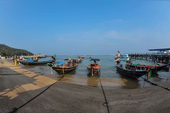Boats on Koh tao shore - image #301571 gratis