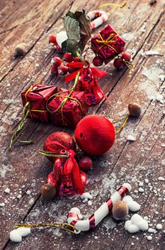 Christmas decorations and hazelnuts - бесплатный image #302021