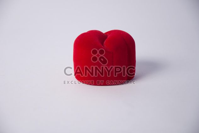 Red engagement ring case - image gratuit #303971 