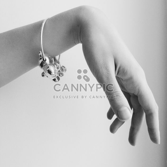 woman's hand with silver bracelet - бесплатный image #304101