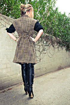 diy sleeveless coat diy+flower pin diy+coat cincher+over the knee boots+tones - image gratuit #314531 