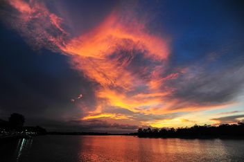 Sunset on a lake - Kostenloses image #329991