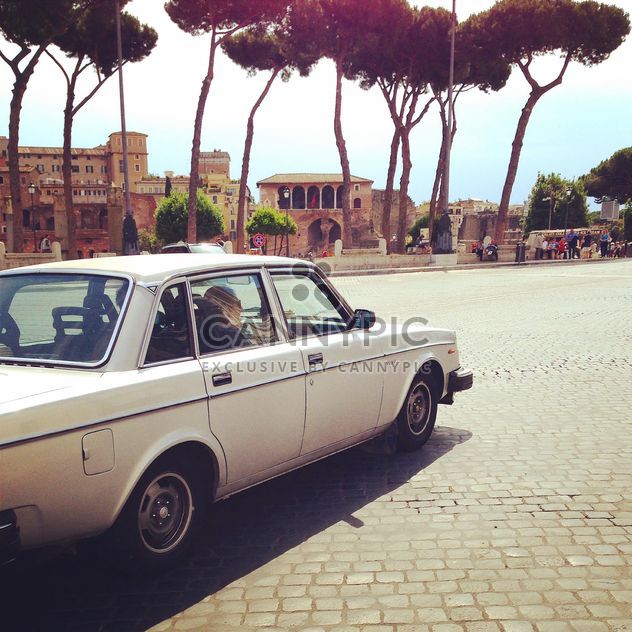 White Volvo car in Rome - image gratuit #331071 