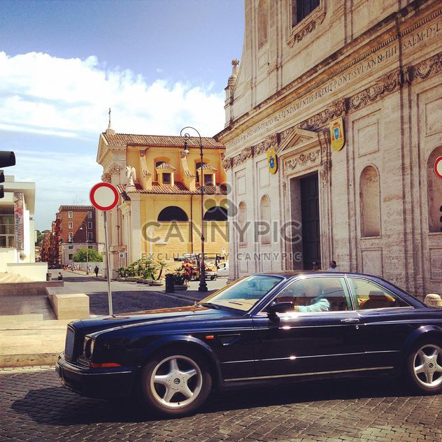 Bentley car on street of Rome - image gratuit #331191 