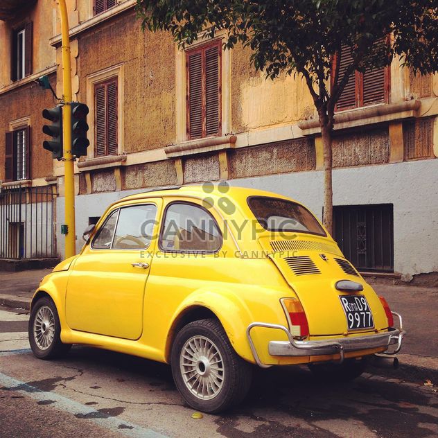 Yellow Fiat 500 car - image gratuit #331211 