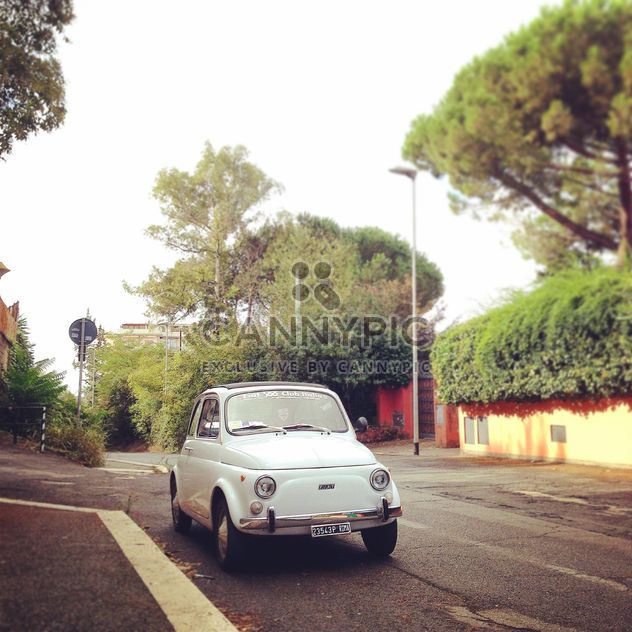 White Fiat 500 on the road - бесплатный image #331711