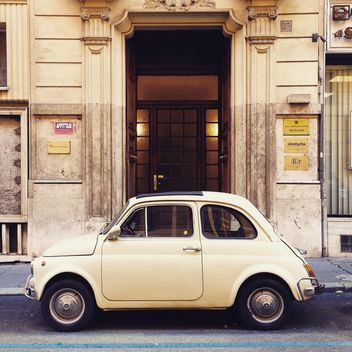 Fiat 500 in street of Rome - image gratuit #331941 