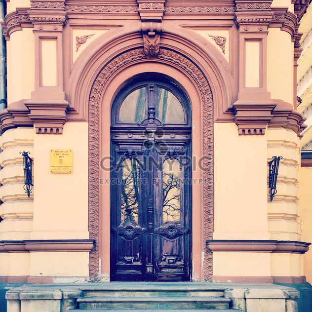Facade with old door - Kostenloses image #332101