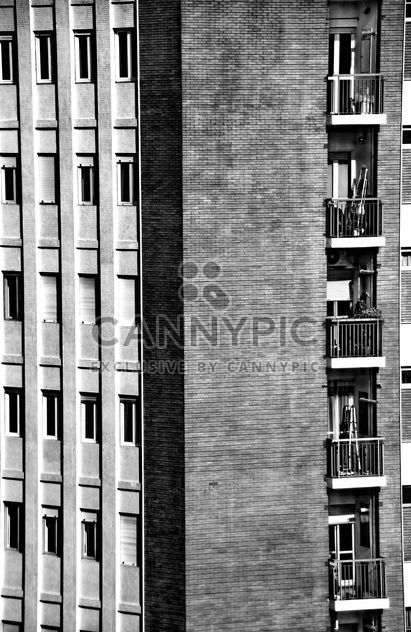 Facade of old-fashioned italian building - бесплатный image #333581