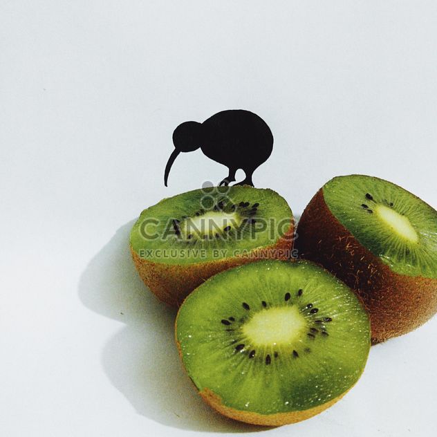 Paper kiwi bird on half of kiwi fruit - бесплатный image #337481
