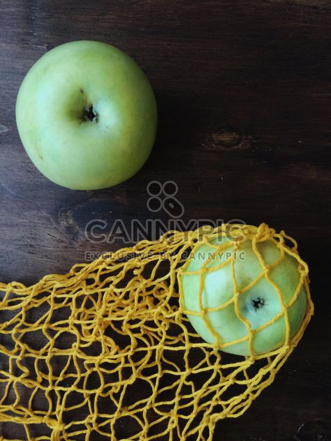Green apples in string bag - бесплатный image #337861