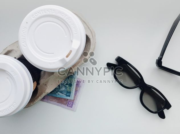 Cups of coffee, 3d cinema glasses and money - image gratuit #337911 