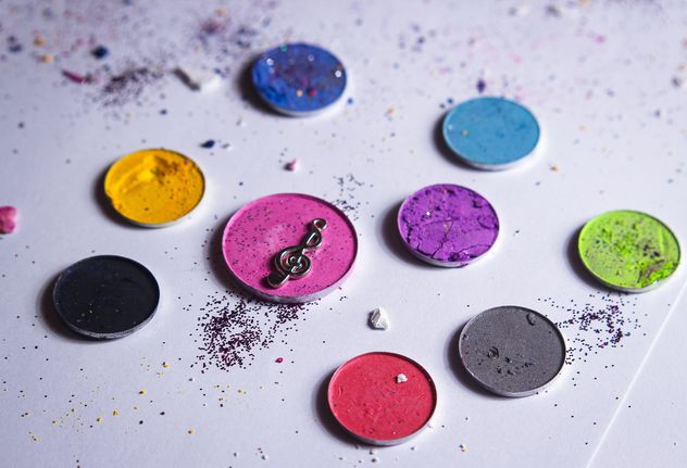 color composition of eyeshadows and decor - image #341531 gratis