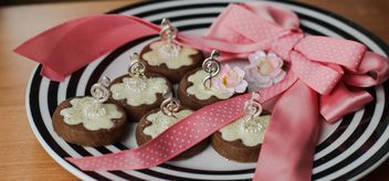 clover cookies decorated with flowers and ribbons - image gratuit #342121 
