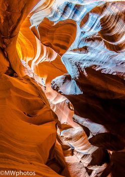 Looking up along Upper Antelope Canyon - image gratuit #345821 