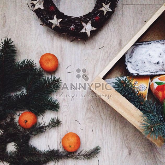Christmas cake, tangerines and decorations - image gratuit #347811 