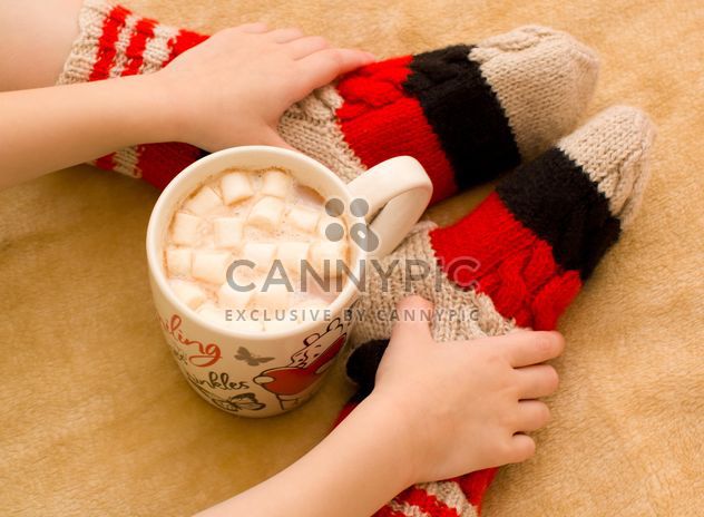 Child and hot cocoa with marshmallows - Kostenloses image #347991