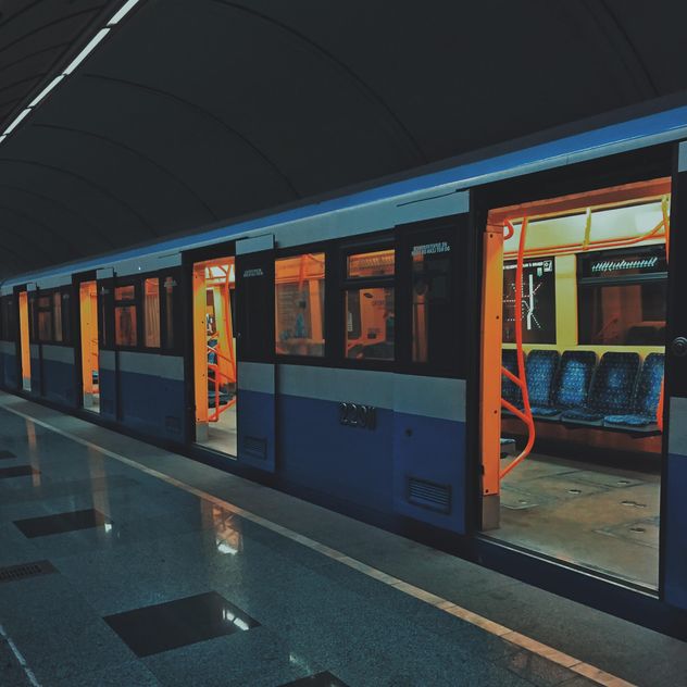 Train at subway station - image gratuit #363691 
