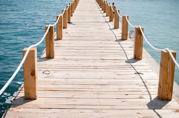 Freedom: Wooden bridge to the sea. - image #447521 gratis