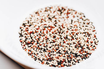 Mixed quinoa seeds in white bowl. Close up. - Free image #454171
