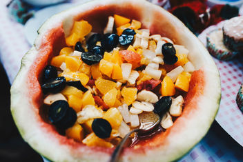 Summer fruit salad in a watermelon crust. Healty food - image gratuit #455901 