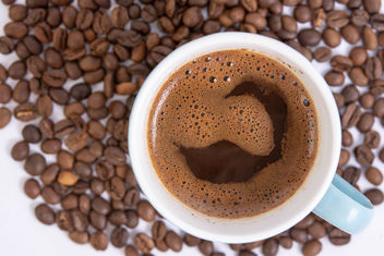 Raw Coffee arround Cup of Black Coffee - image gratuit #462311 