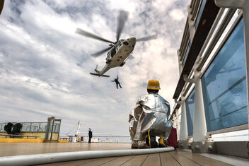 Helicopter Rescue on Costa Luminosa - Australia - Kostenloses image #470871