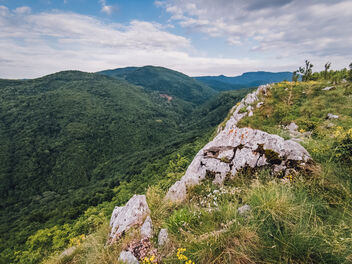 Top Strnjak in eastern Serbia surrounded by other hills - бесплатный image #482631