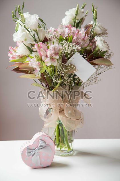 Flowers and gift on table - image #182921 gratis