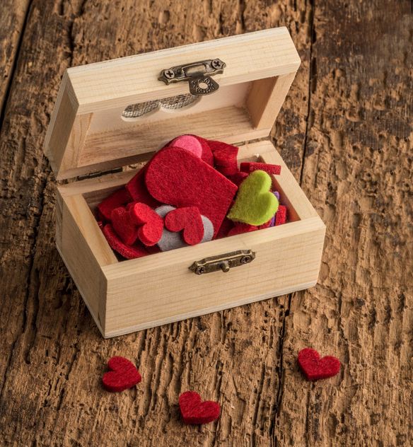 colorful hearts in a wooden box - image gratuit #182961 