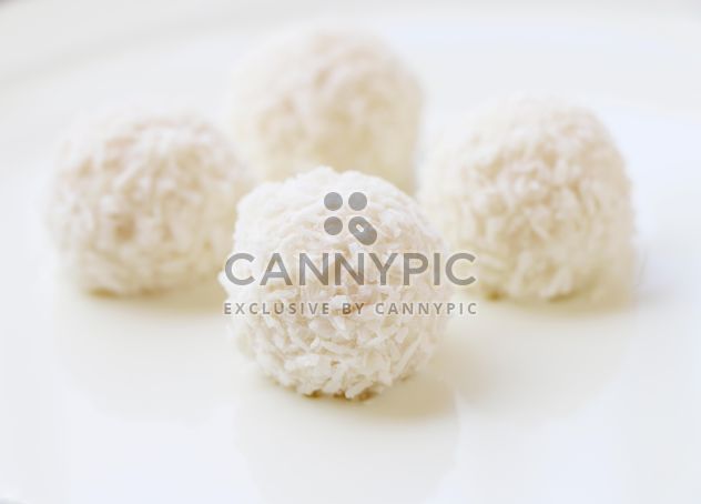 White coconut balls - Free image #183431