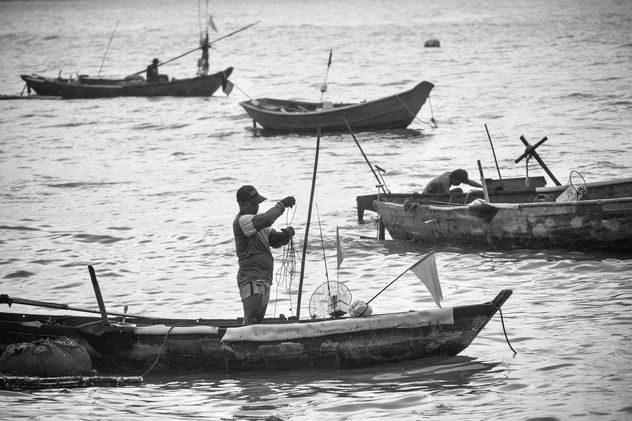 Fishermen in boats - image #183461 gratis
