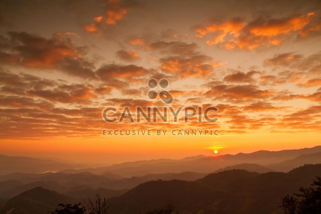 Sunset in mountains - image #183521 gratis